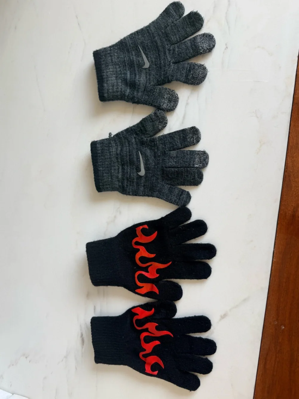 Flame 🔥 Gloves Mittens Boys Children’s Place Black Knit & Nike Gray 2 Pair Youth